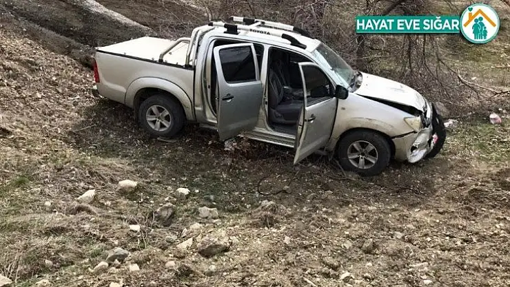 Şarampole yuvarlanan kamyonetin sürücüsü yaralandı