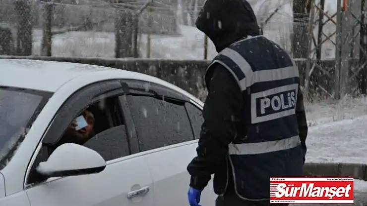 Sarıkamış'ta yoğun kar yağışı altında korona uygulaması