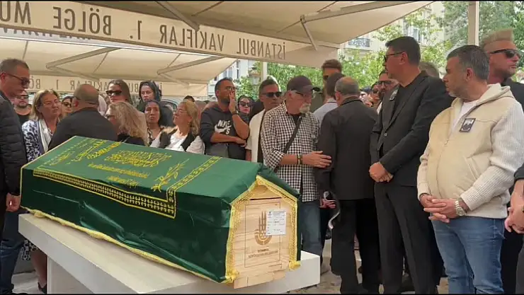 Şarkıcı Metin Arolat için İstanbul'da cenaze namazı kılındı