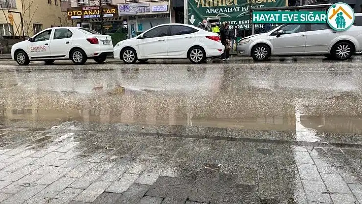 Şehir merkezinde zincirleme kaza 1 yaralı