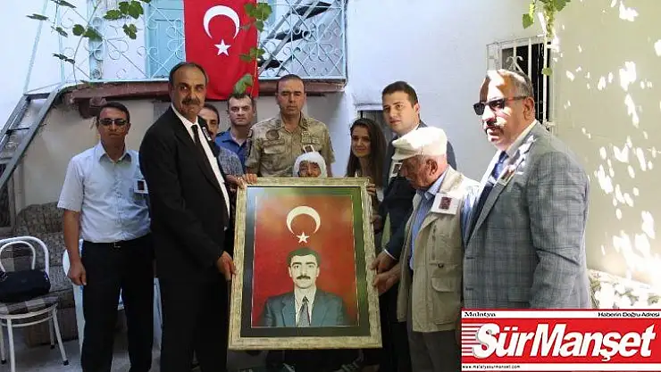 Şehit öğretmenin ailesine anlamlı hediye