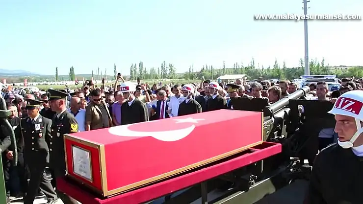Şehit Piyade Sözleşmeli Er Özcan Kaya, son yolculuğuna uğurlandı