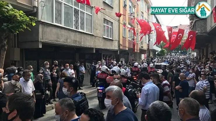 Şehit polisin naaşı helallik için evine getirildi