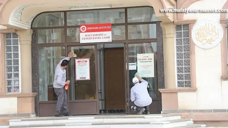 Şehitkamil'de camiler bayram namazı için hazırlandı