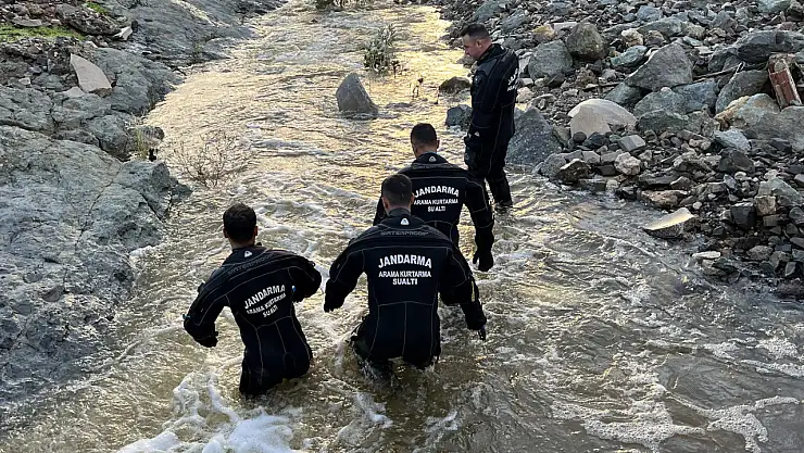 Selde sürüklenen otomobilin içinde kişi bulunamadı