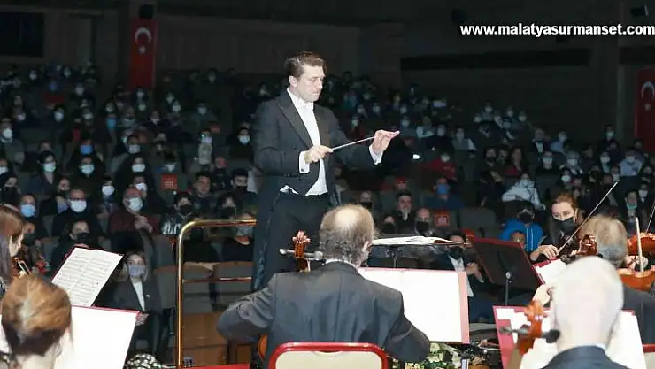 Senfoni orkestrasından 100. özel konseri