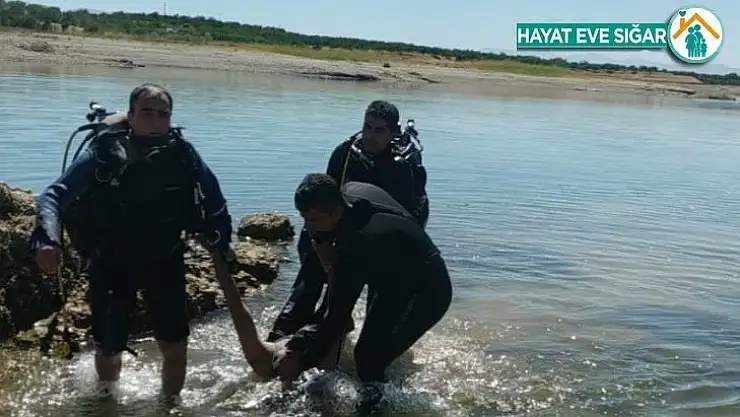 Serinlemek için baraj gölüne giren genç boğuldu