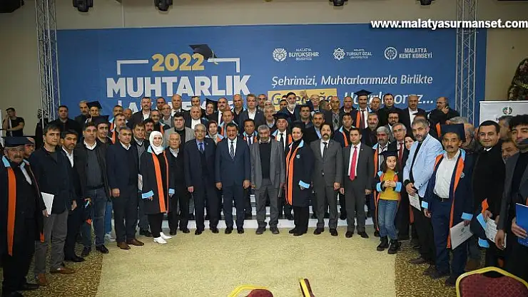 Sertifikalarını Başkan Gürkan'dan alan muhtarlar kep attı