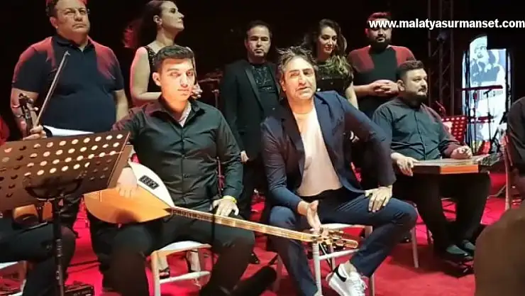 Ses sitemini kapatınca Kırmızıgül çıplak sesle konser verdi