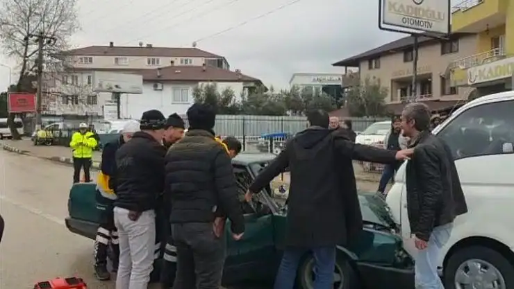 Seviyor musun?  sorusuna hayır yanıtı alınca direksiyonu kırdı