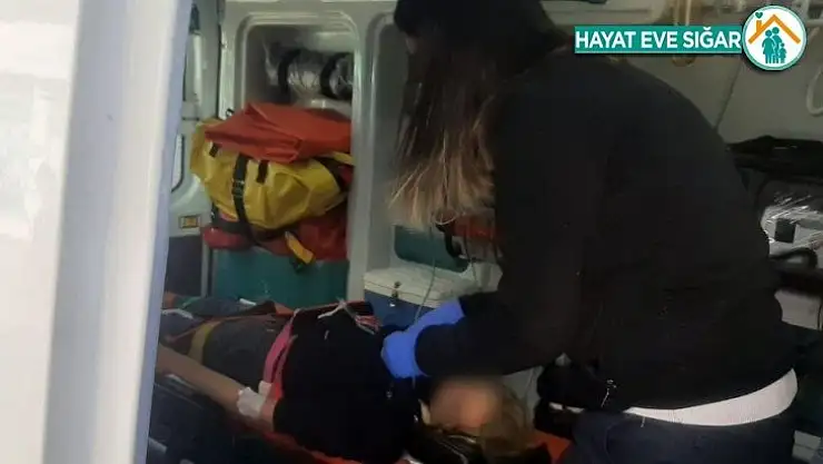 Seyir halindeki motosiklet devrildi: 2 yaralı