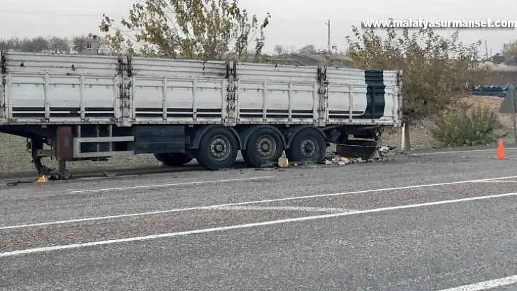 Seyir halindeki tır alev yandı