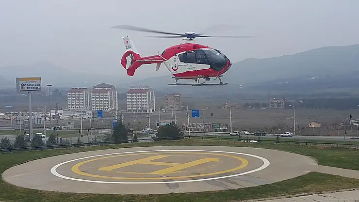 Seyir Halindeyken Traktör Devrildi  Sürücü Hayatını Kaybetti