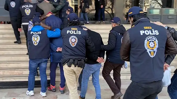 Siber Polisi Dur Demese Ne Olacaktı? 423 Kişilik Şebekeye Operasyon