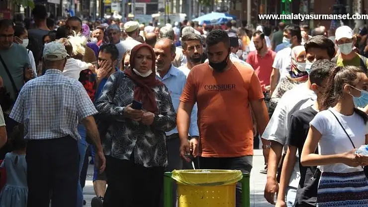 Sıcağa ve pandemiye rağmen çarşıdaki yoğunluk pes dedirtti