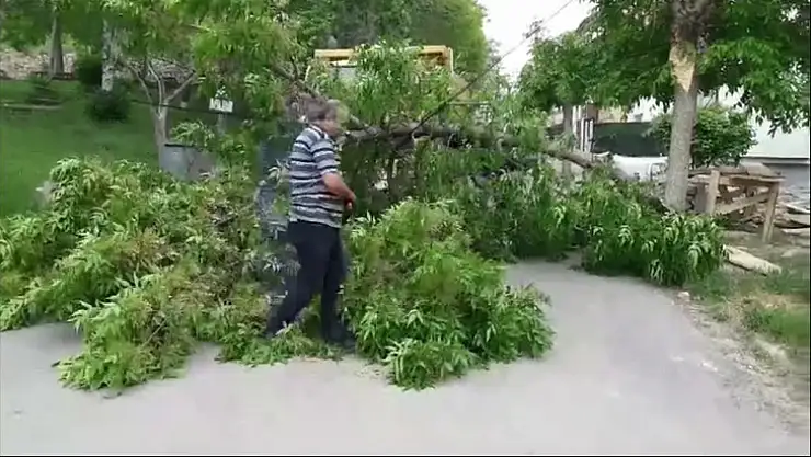 Şiddetli Rüzgar Etkili Oldu