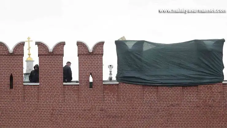 Şiddetli rüzgar Kremlin'in burcunu yıktı, Kızıl Meydan ziyarete kapatıldı