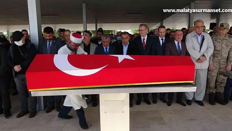 Silahını temizlerken kendisini vuran yüzbaşı son yolculuğuna uğurlandı