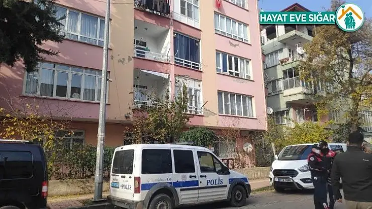 Silahını temizleyen komiser yardımcısı ağır yaralandı