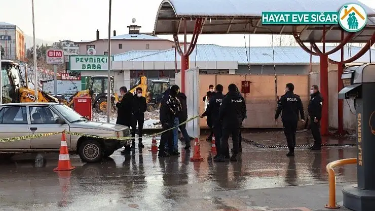 Silahla vurulan şahıs akaryakıt istasyonuna sığındı