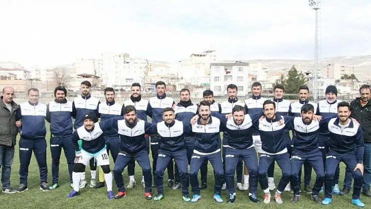 Silvanlı turizmciden sporculara malzeme desteği