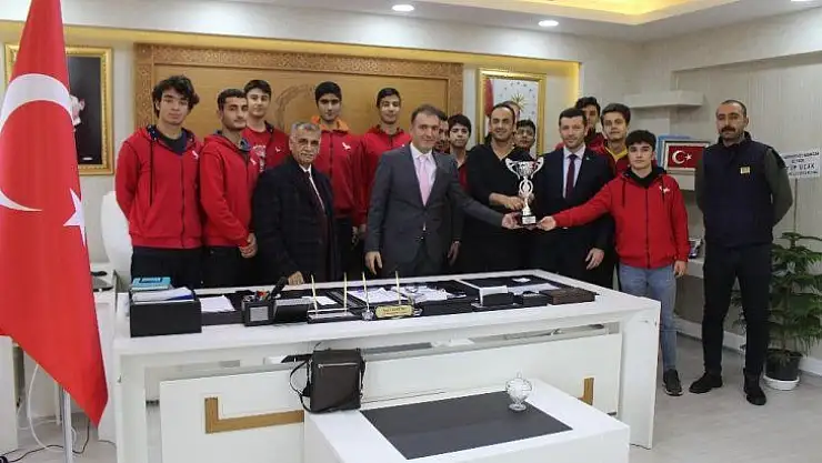 Sınav Koleji basketbol takımı, bölge turnuvasında Diyarbakır'ı temsil edecek