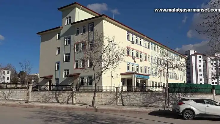 Sınav sonucu kötü gelen öğrenci 2'nci kattaki sınıfından aşağı atladı