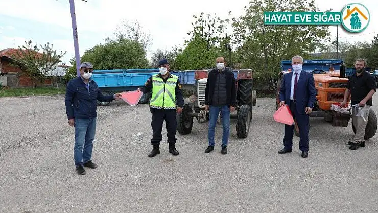 Sincan Belediyesinden trafik haftasında çiftçilere reflektör hediyesi