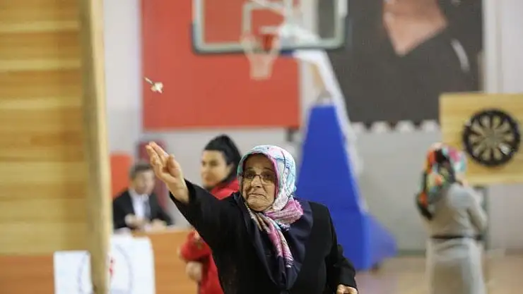 Sincan'da konaklar arasında dart turnuvası