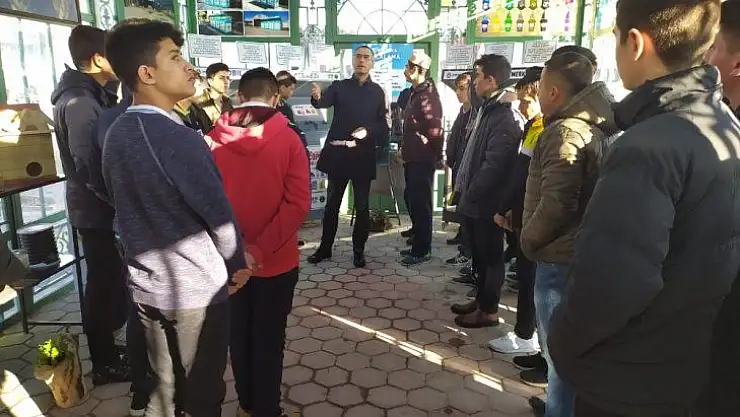 Sincanlı öğrencilerden anlamlı hediye