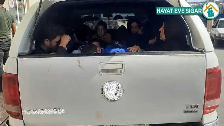 Sınırı geçmeye çalışan 17 kaçak göçmen yakalandı
