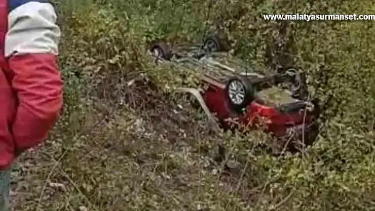 Sinop'ta otomobil şarampole uçtu: 2 yaralı