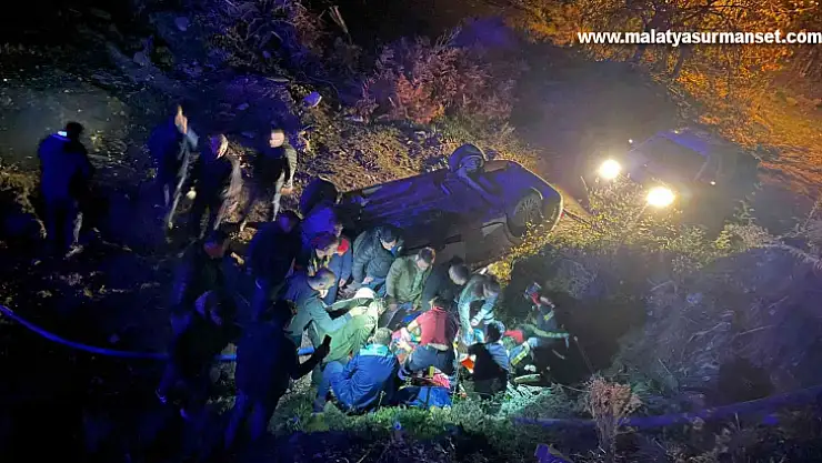 Otomobil şarampole uçtu: 1 ölü, 1'i ağır 5 yaralı