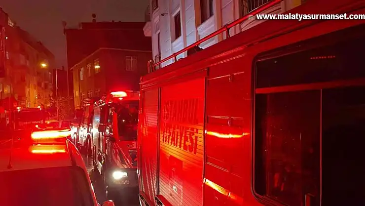 Şişli'de fırtınada uçan çatı başka bir binanın çatısına düştü