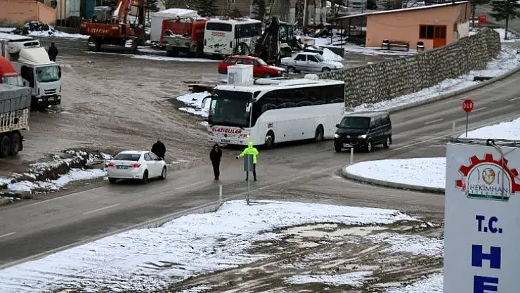 Sivas-Malatya kara yolu ulaşıma kapandı