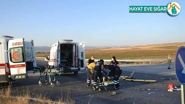 Sivas'ta otomobiller çarpıştı: 6 yaralı
