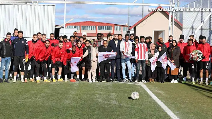 Sivasspor'a Galatasaray maçı öncesi yabancı öğrencilerden destek