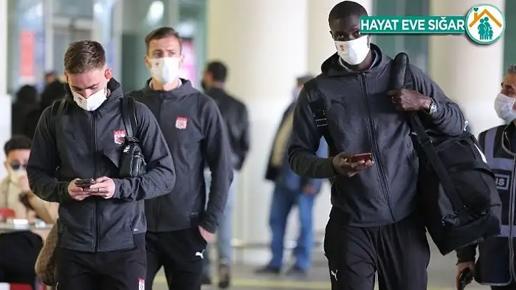 Sivasspor, İzmir'e ulaştı