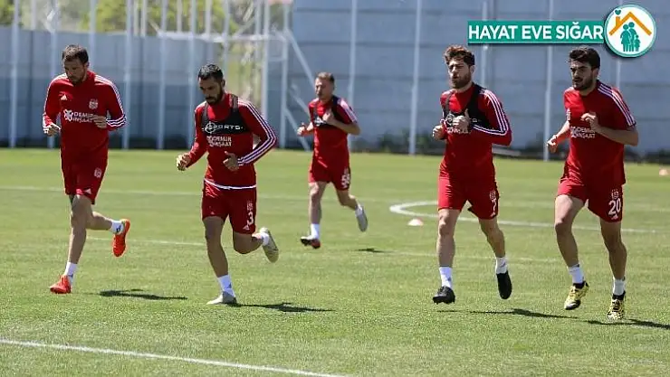 Sivasspor yoğun tempoda çalışıyor