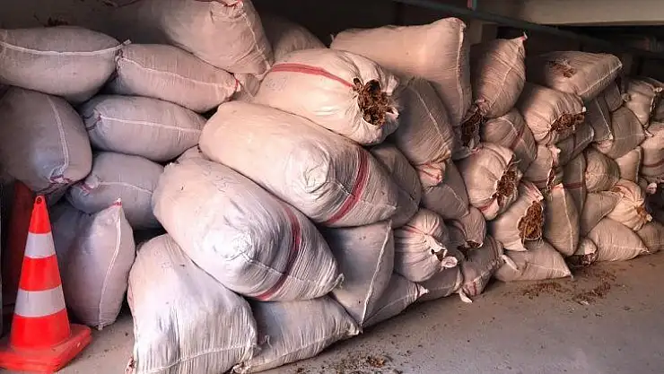 Sivas'ta 3 ton 180 kg kaçak tütün ile yakalanan şahsa 130 bin TL ceza