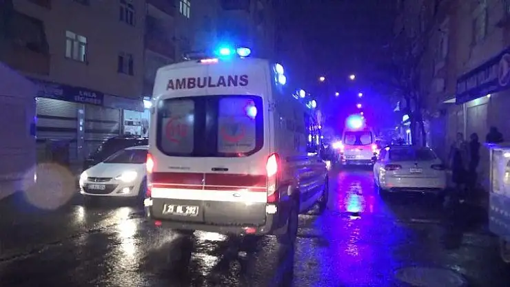 Sobadan çıkan yangından anne ve 3 çocuğunu komşular kurtardı