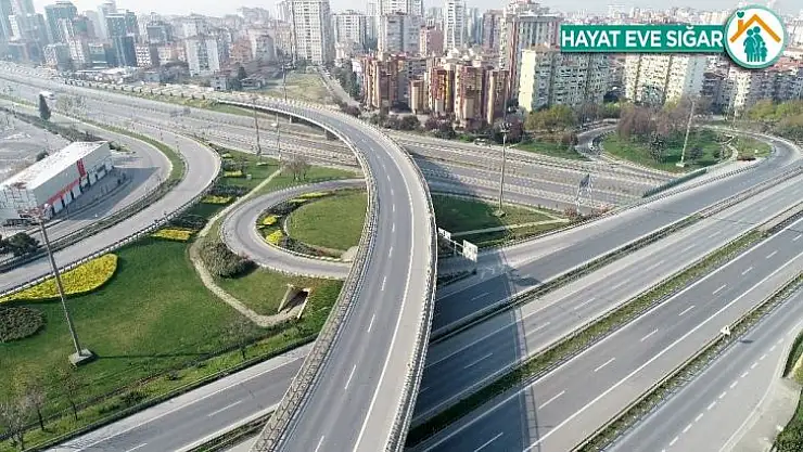 Sokağa çıkma yasağının ardından boş kalan TEM ve E-5 havadan görüntülendi