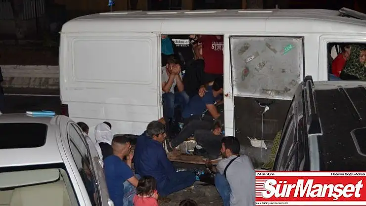 Söke'de 'Dur' İhtarına Uymayan Minibüsten Göçmenler Çıktı