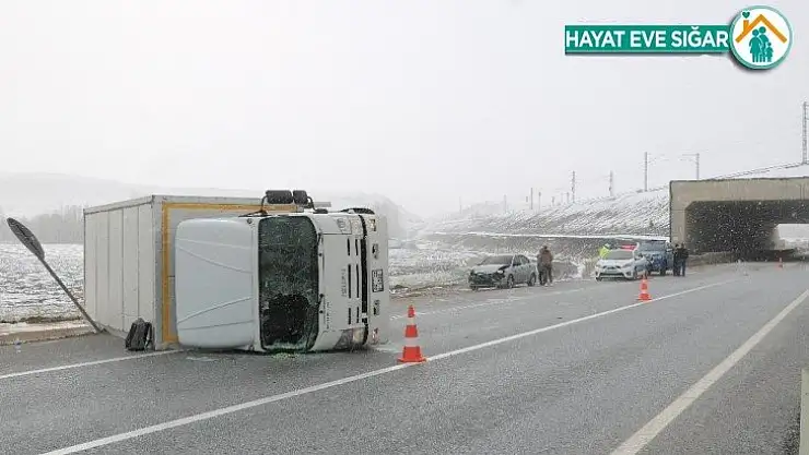 Sorgun'da kamyon devrildi: 1 yaralı