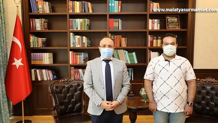 Sosyal medya üzerinden fotoğraf çektirmek istediğini söyledi, vali makamında kabul etti