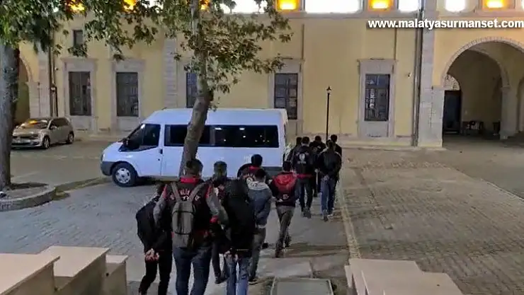 Sosyal medyadan muz paylaşımı yapan 8 Suriye uyruklu şahıs yakalandı