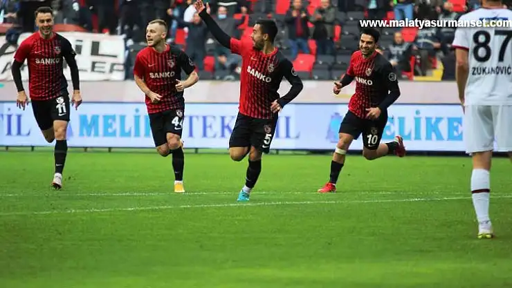 Spor Toto Süper Lig: Gaziantep FK: 2 - Fatih Karagümrük: 0 (İlk yarı)