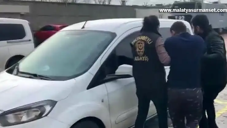 Sultanbeyli'de eve giren hırsızlar 2 çeyrek altın ve 800 lira para çaldı