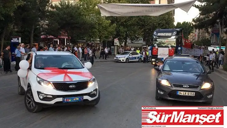 Sünnet olan çocuklara Mehteran eşliğinde tırla şehir turu