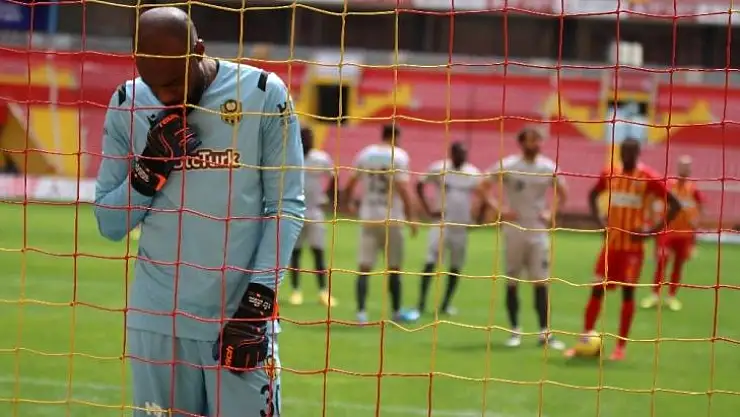 Süper Lig: Hes Kablo Kayserispor: 2 - Yeni Malatyaspor: 0 (İlk yarı)